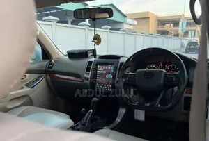 Toyota Land Cruiser 2005 White