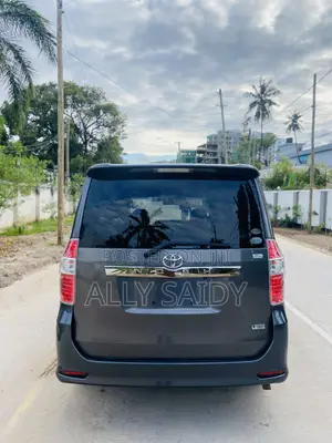 Toyota Noah 2.0 143hp AWD (7 Seater) 2007 Gray