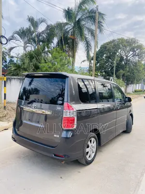 Toyota Noah 2.0 143hp AWD (7 Seater) 2007 Gray