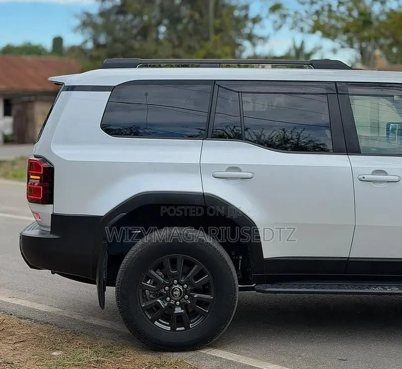 Toyota Land Cruiser Prado 2.8 2025 Off white