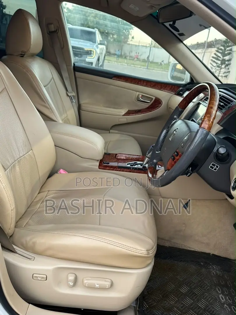 Toyota Crown 2009 Pearl