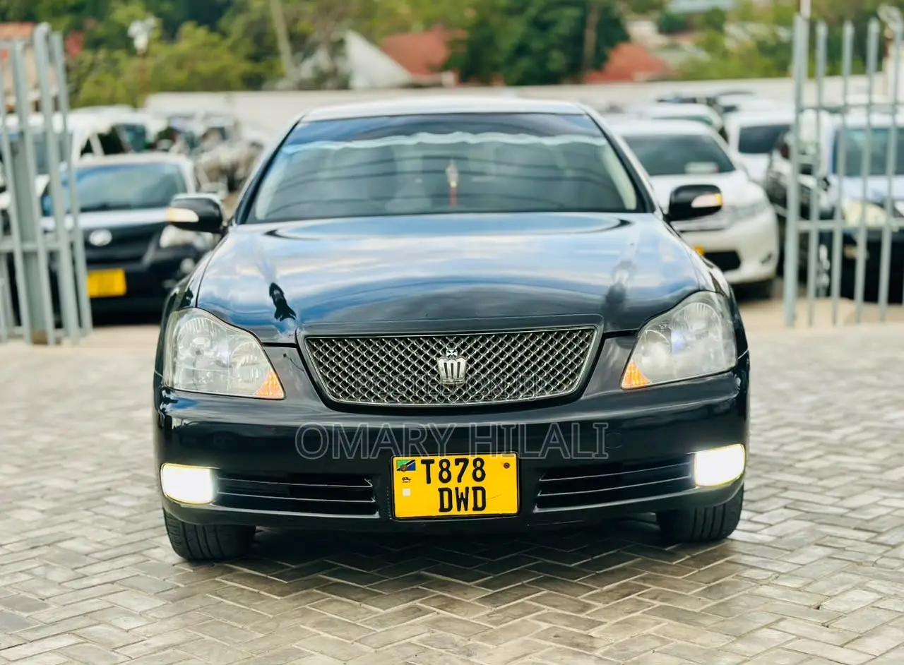 Toyota Crown 2004 Black