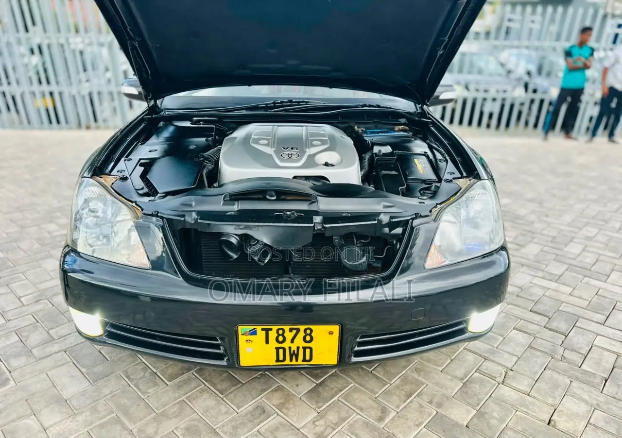 Toyota Crown 2004 Black