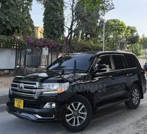 Toyota Land Cruiser 4.6 V8 AX 2017 Black