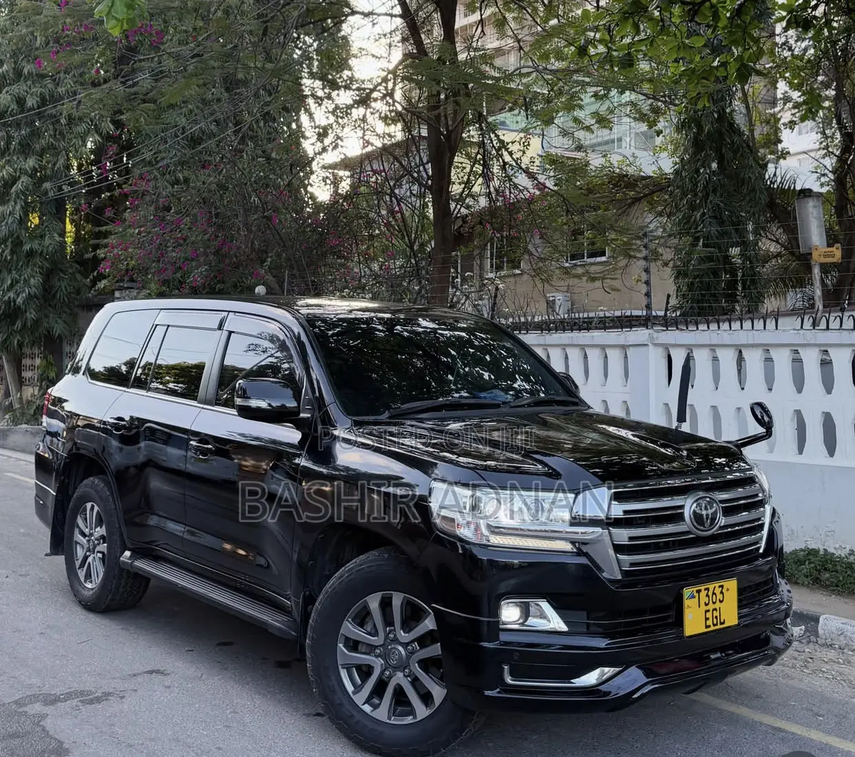 Toyota Land Cruiser 4.6 V8 AX 2017 Black