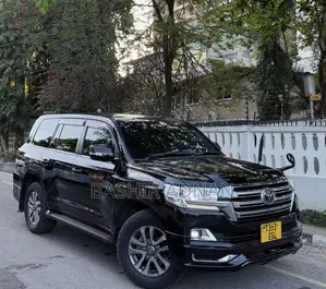 Toyota Land Cruiser 4.6 V8 AX 2017 Black