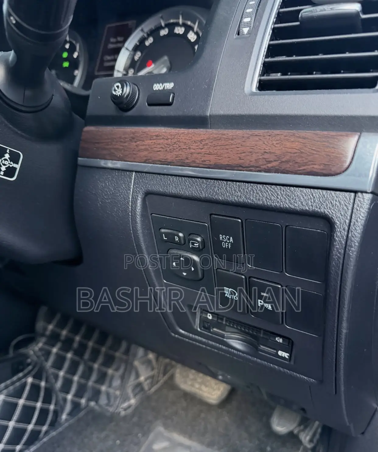 Toyota Land Cruiser 4.6 V8 AX 2017 Black