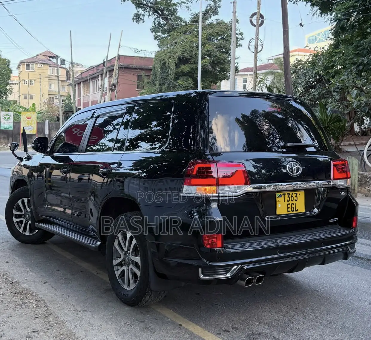 Toyota Land Cruiser 4.6 V8 AX 2017 Black
