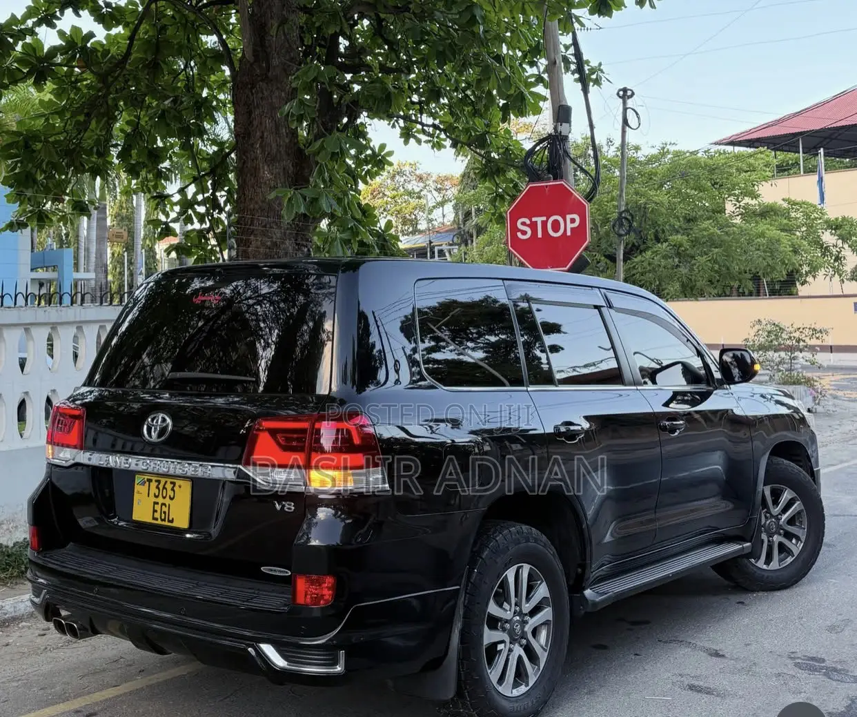 Toyota Land Cruiser 4.6 V8 AX 2017 Black