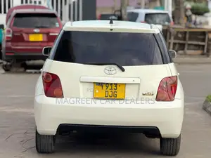 Toyota IST 2005 White