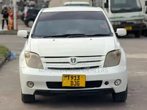 Toyota IST 2005 White