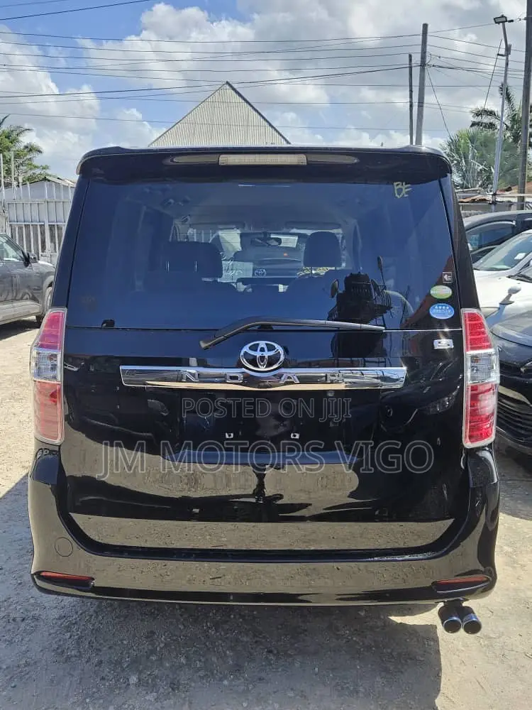 Toyota Noah 2009 Black