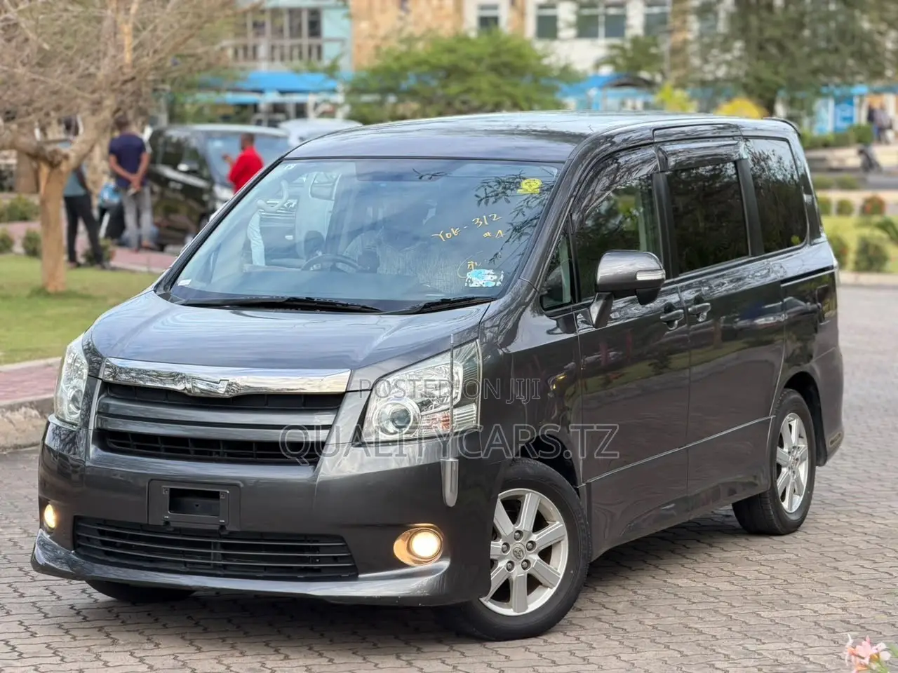 Toyota Noah 2008 Gray