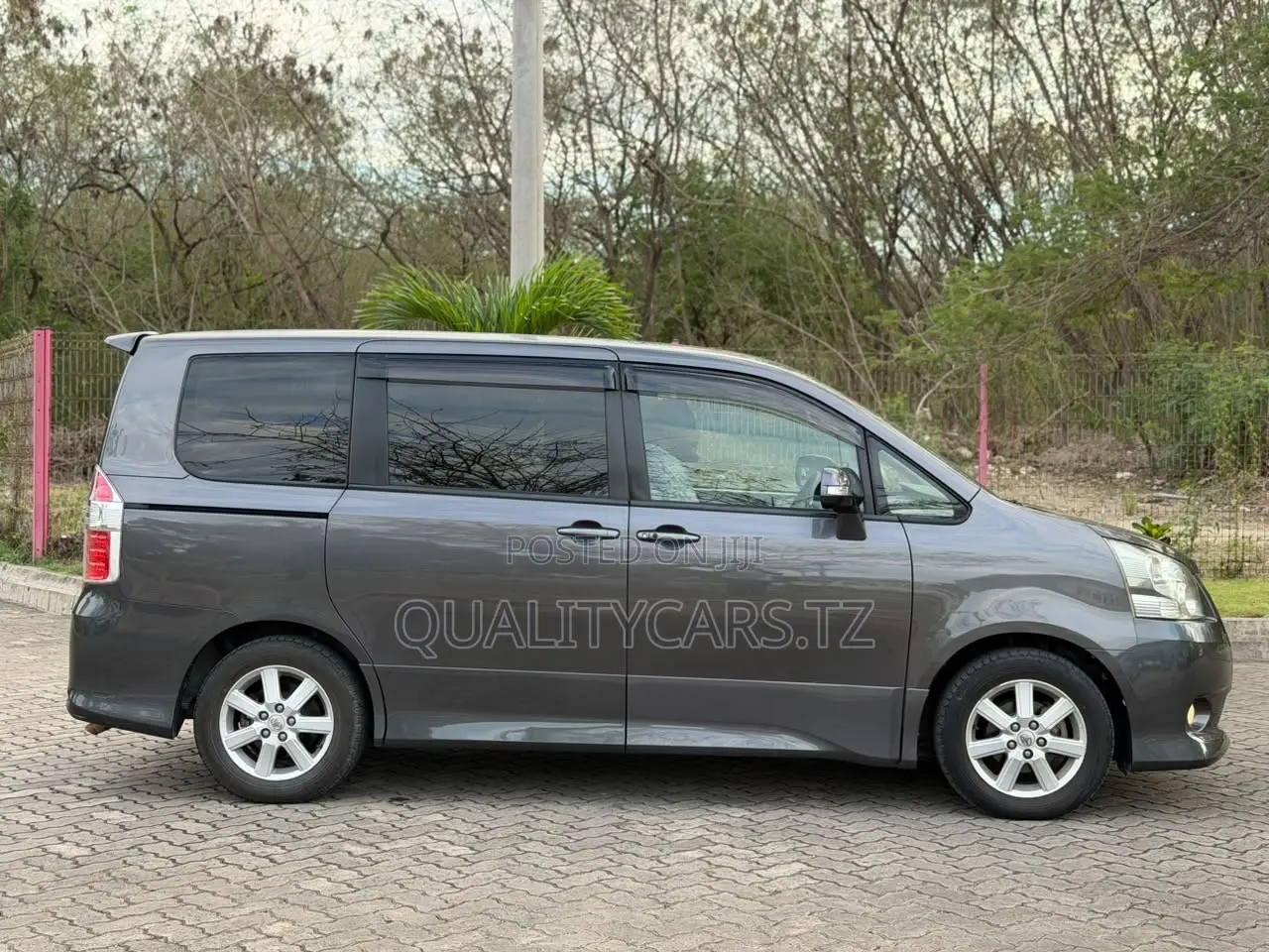 Toyota Noah 2008 Gray