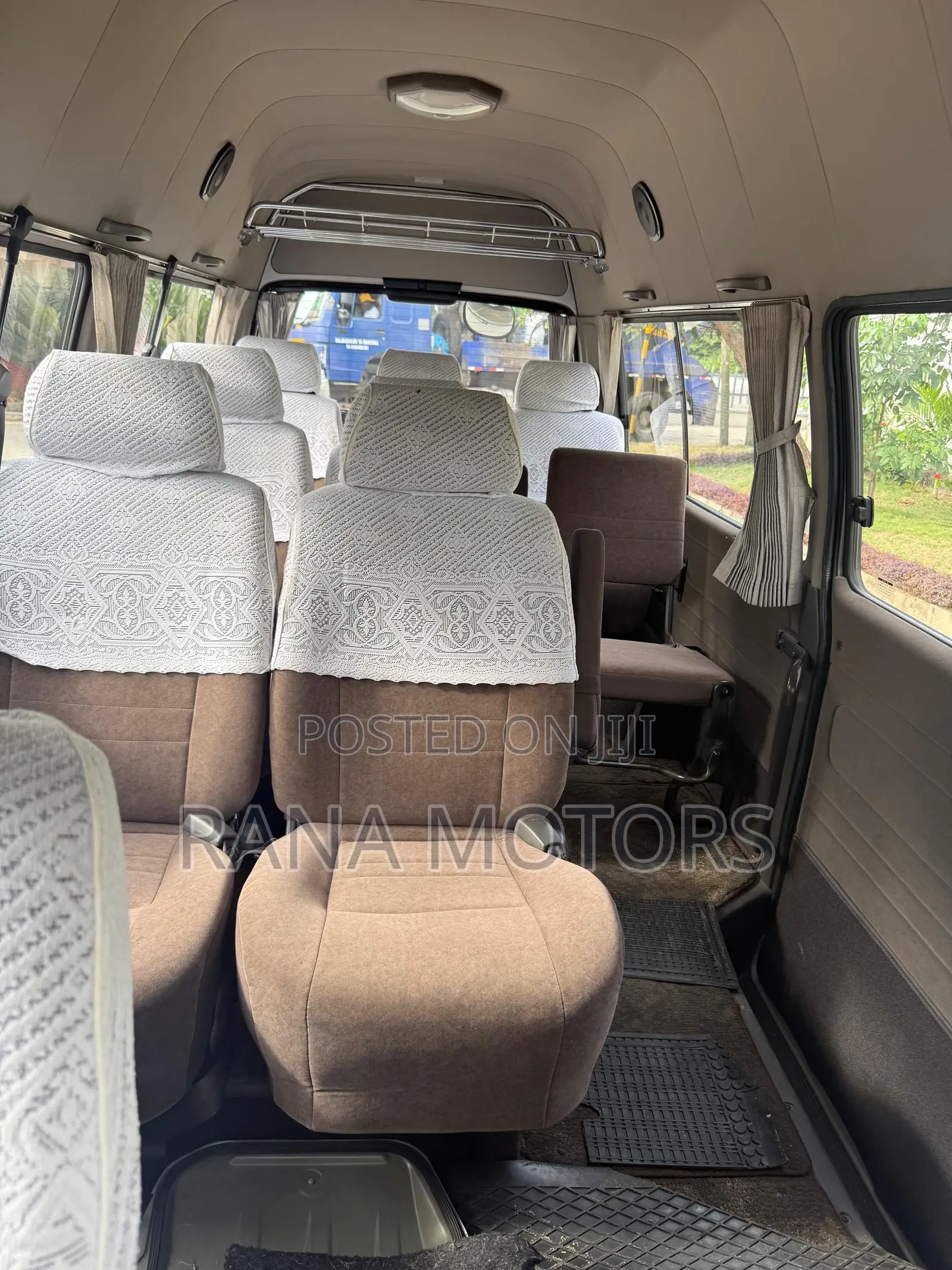 Toyota HiAce 2001 Gold