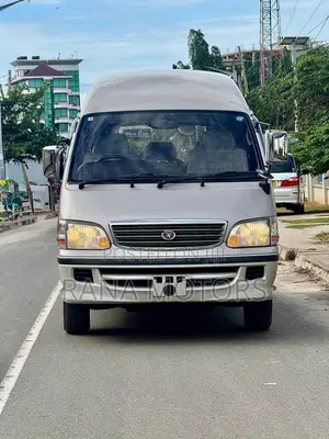 Toyota HiAce 2001 Gold