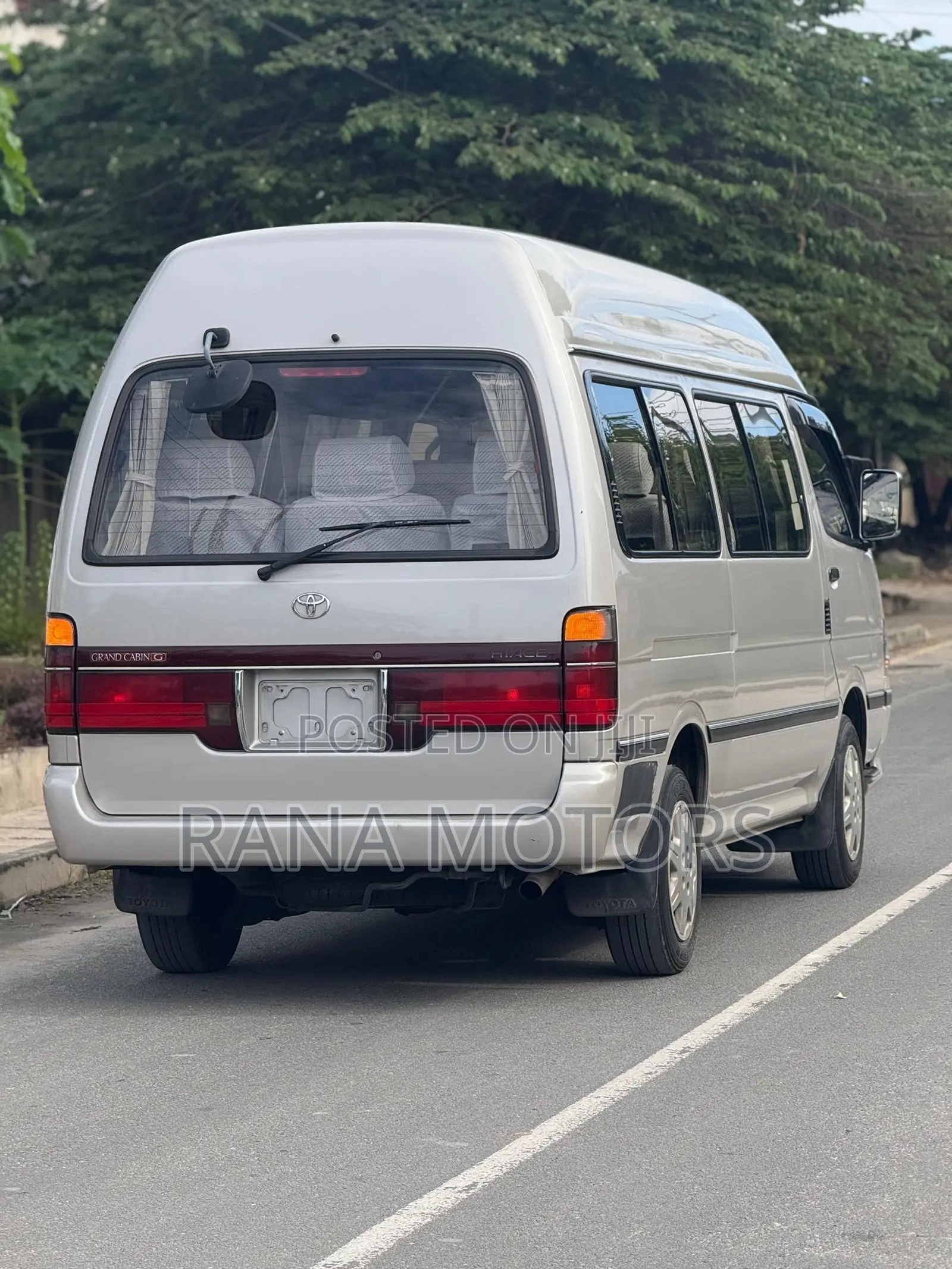 Toyota HiAce 2001 Gold