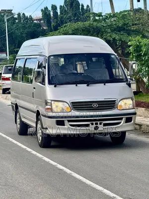 Toyota HiAce 2001 Gold