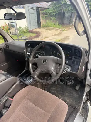 Toyota HiAce 2001 Gold