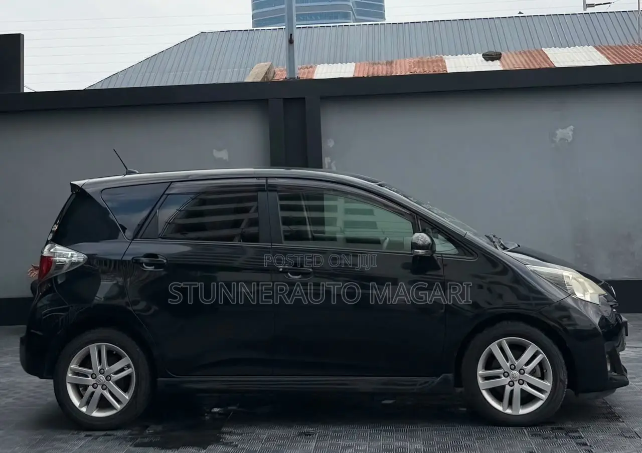 Toyota Ractis 2011 Black