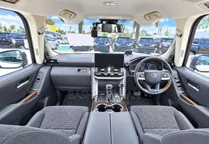 Toyota Land Cruiser LC300 2024 Pearl