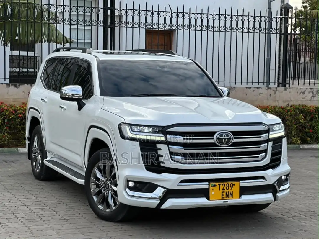 Toyota Land Cruiser LC300 2024 Pearl