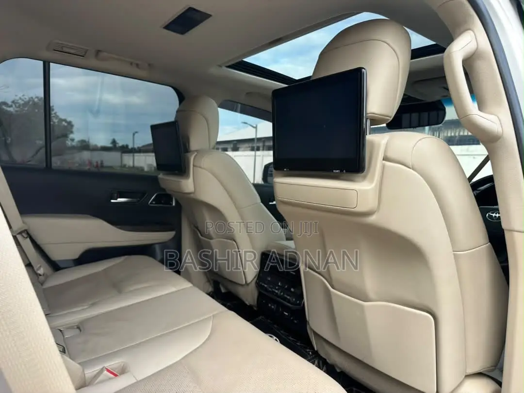 Toyota Land Cruiser LC300 2024 Pearl