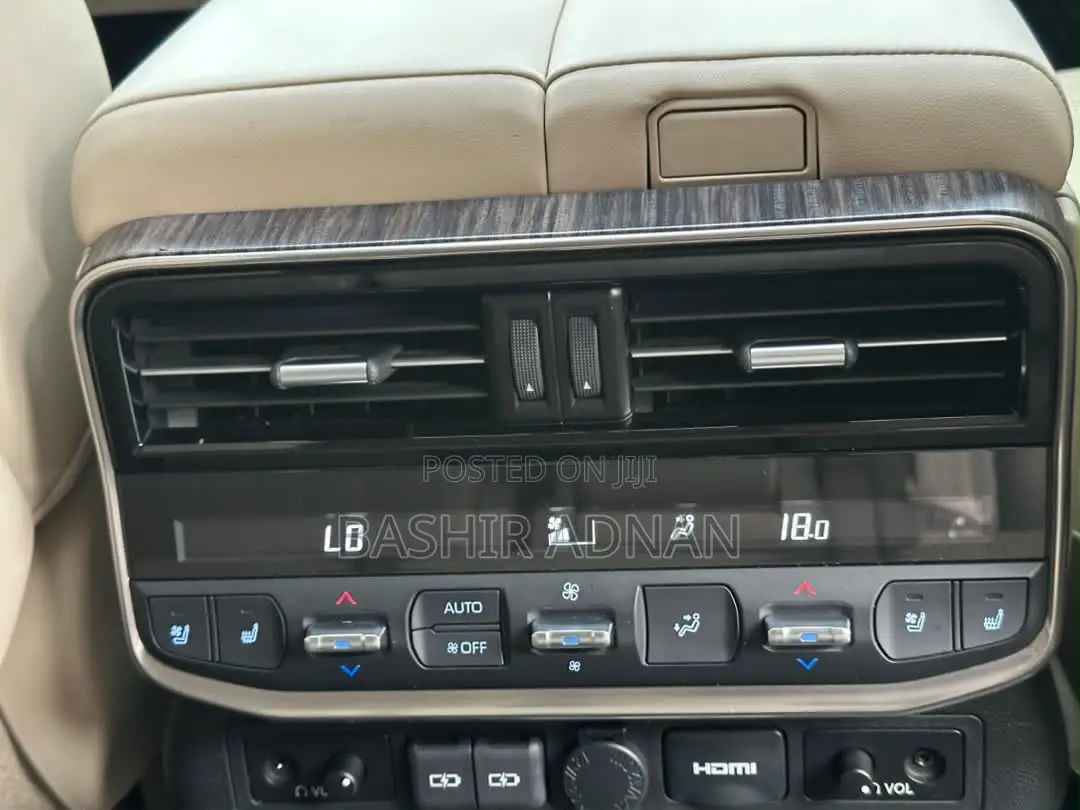 Toyota Land Cruiser LC300 2024 Pearl