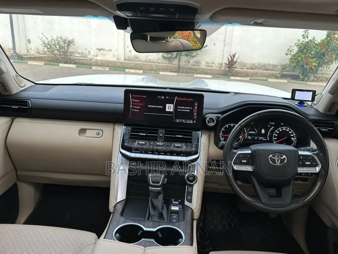 Toyota Land Cruiser LC300 2024 Pearl