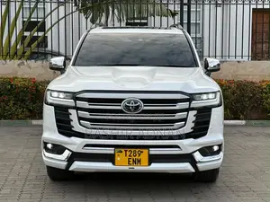 Toyota Land Cruiser LC300 2024 Pearl