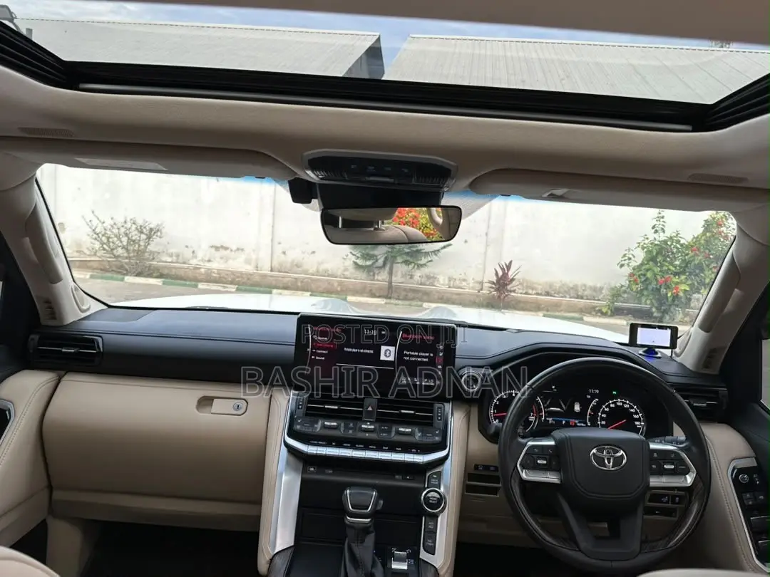 Toyota Land Cruiser LC300 2024 Pearl
