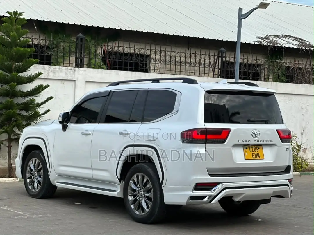 Toyota Land Cruiser LC300 2024 Pearl