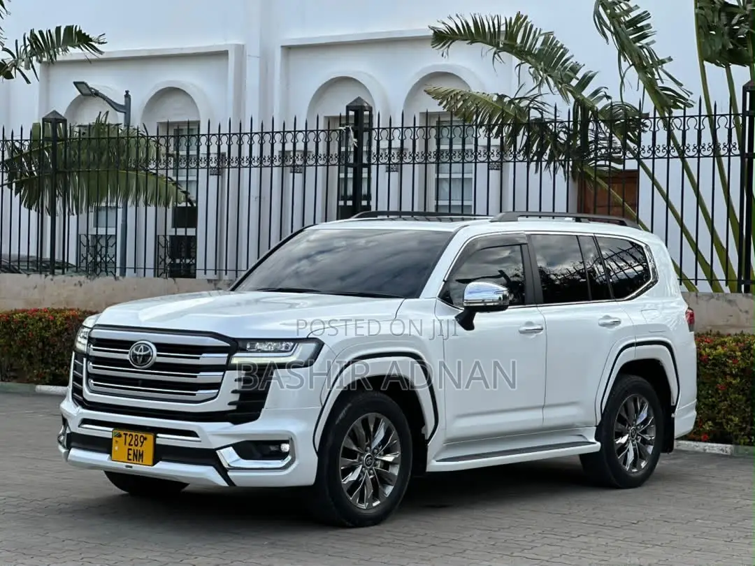 Toyota Land Cruiser LC300 2024 Pearl