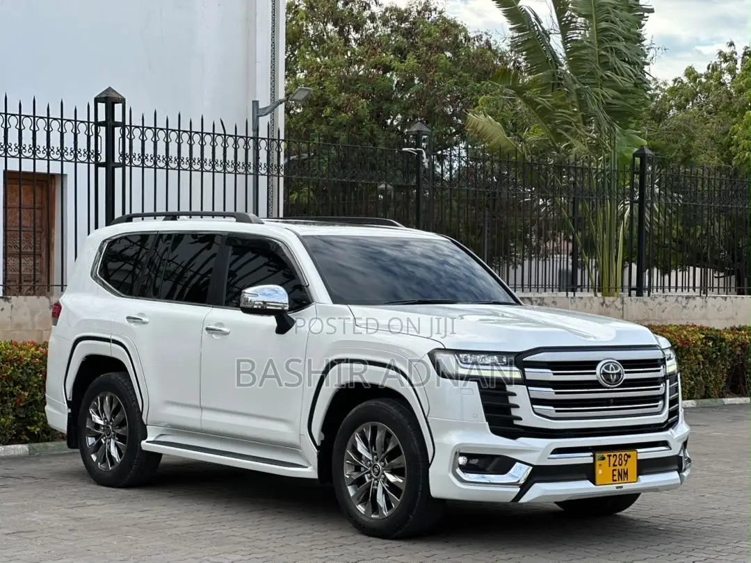 Toyota Land Cruiser LC300 2024 Pearl