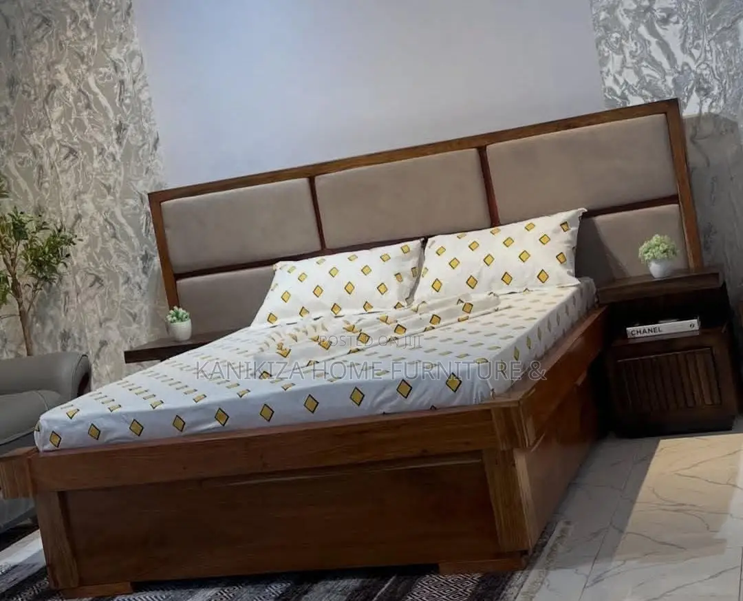 Simple and Modern Bed Ya Ukubwa Wa 5/6 Na Bedside Zake