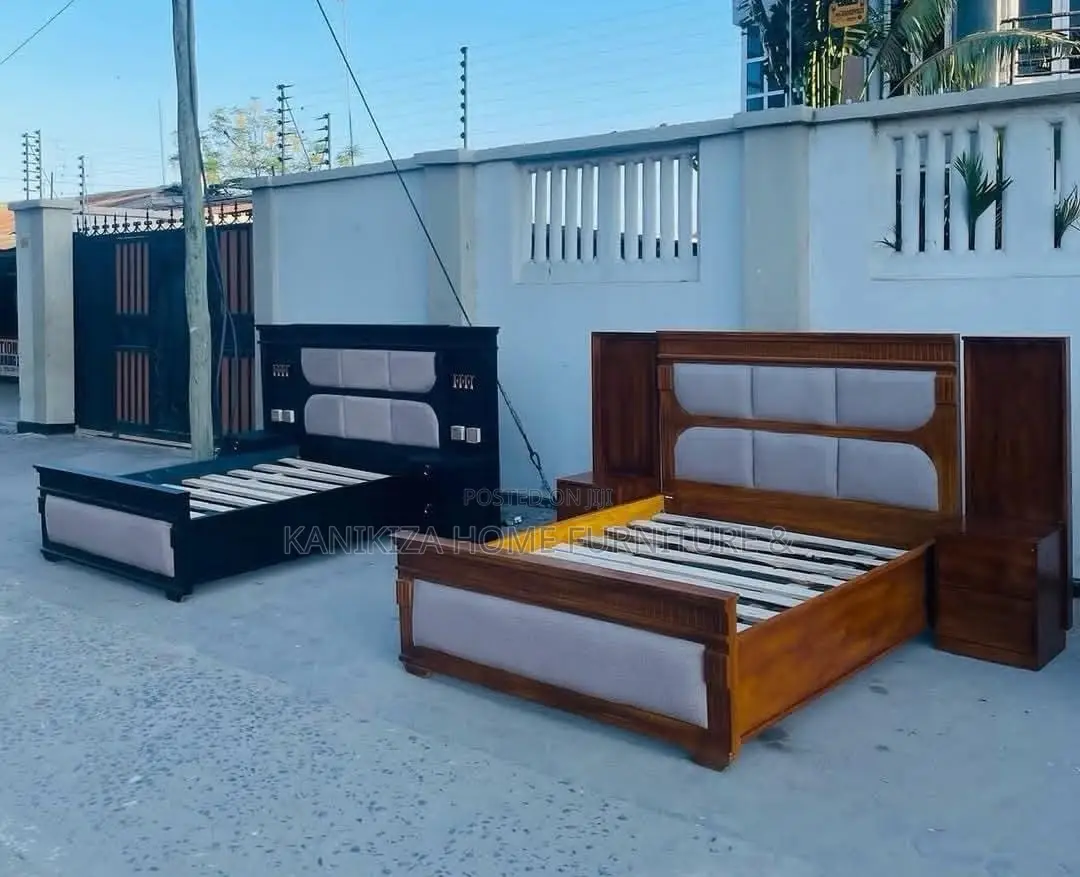Kitanda Cha Mbao Mixer Bedsofa Ya 5/6 Na Bedside Mbili