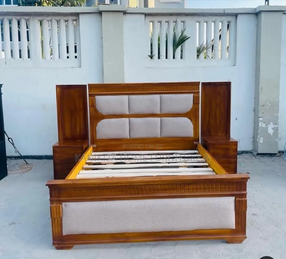 Kitanda Cha Mbao Mixer Bedsofa Ya 5/6 Na Bedside Mbili