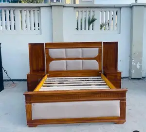Kitanda Cha Mbao Mixer Bedsofa Ya 5/6 Na Bedside Mbili