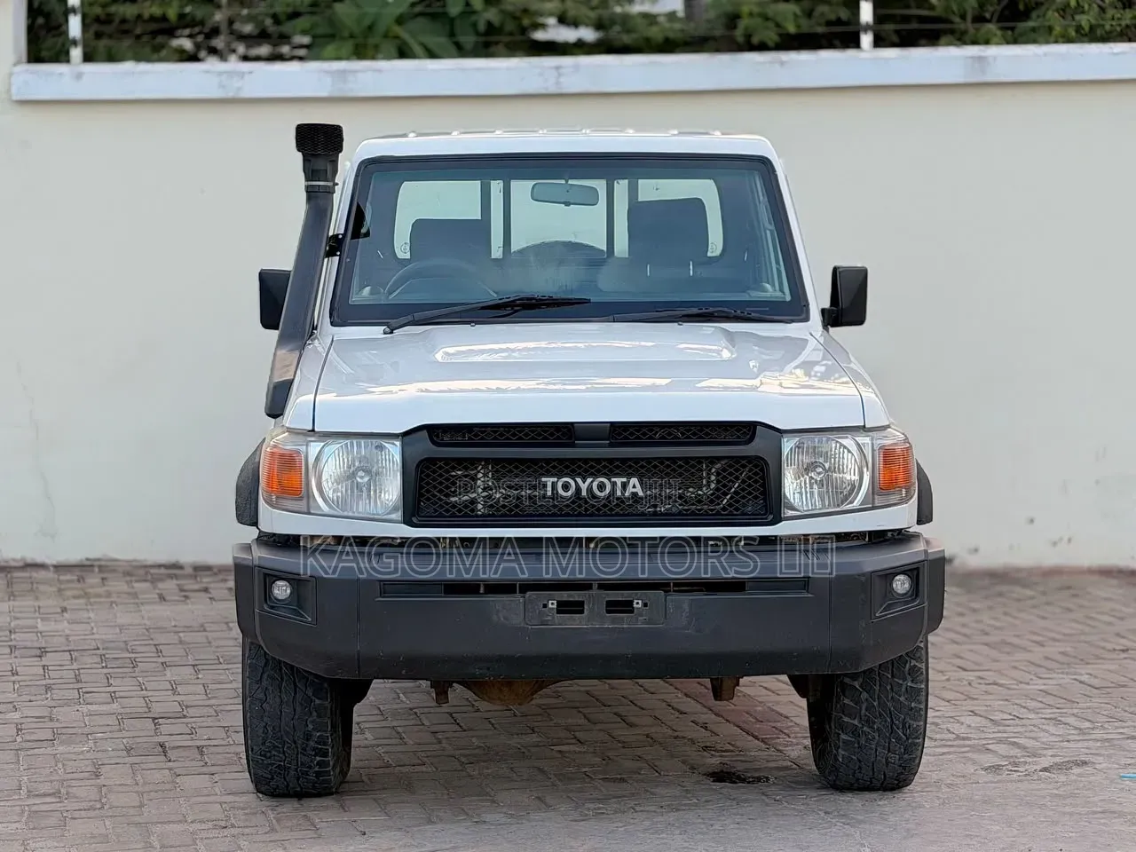 Toyota Land Cruiser 2012 White