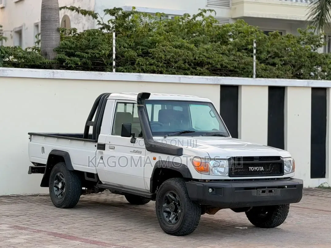 Toyota Land Cruiser 2012 White