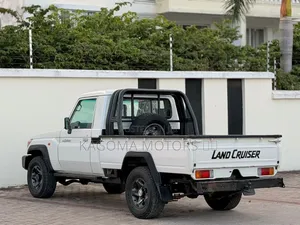 Toyota Land Cruiser 2012 White