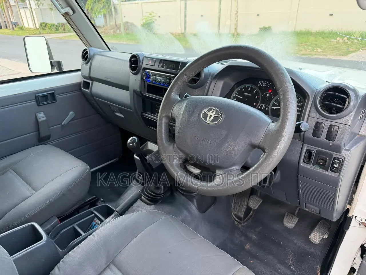 Toyota Land Cruiser 2012 White