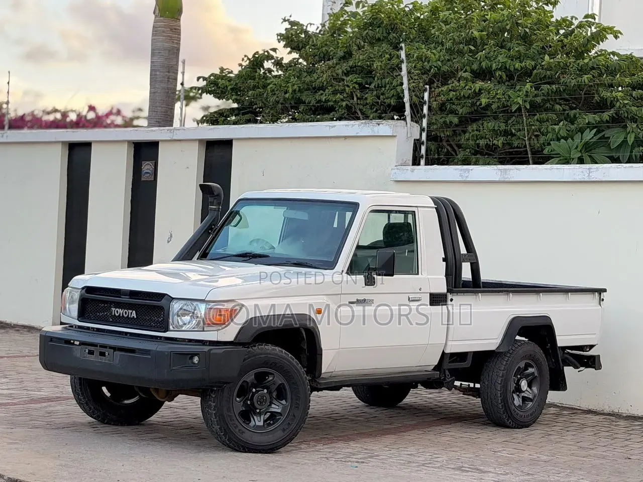 Toyota Land Cruiser 2012 White
