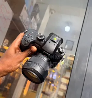 Panasonic LUMIX GH5 Mirrorless Camera + 12-60mm Lens (Super Clean)