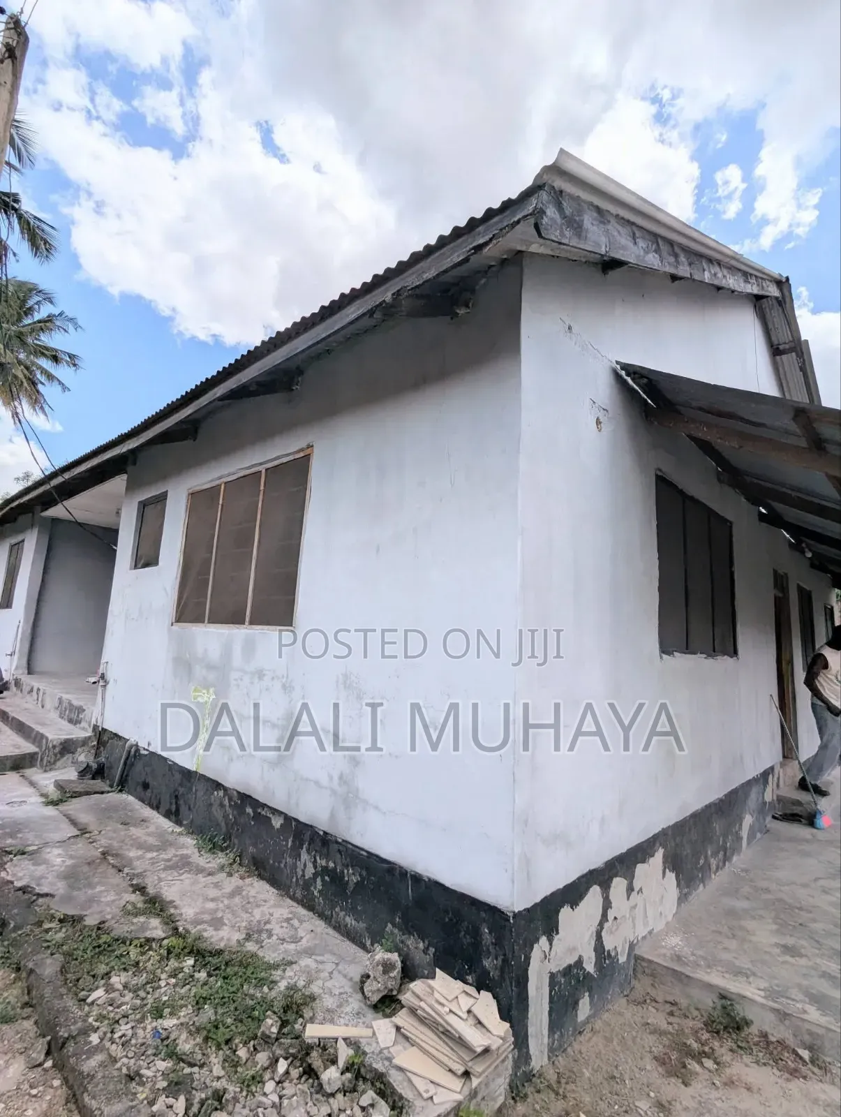 9bdrm House in Nzega Street, Ukonga for sale