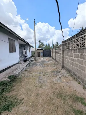 9bdrm House in Nzega Street, Ukonga for sale