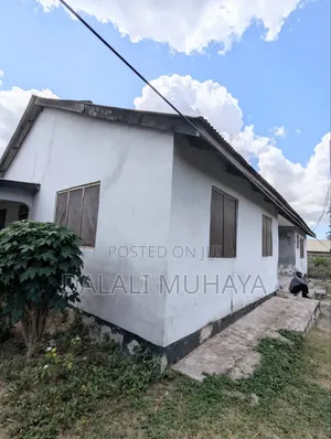 9bdrm House in Nzega Street, Ukonga for sale