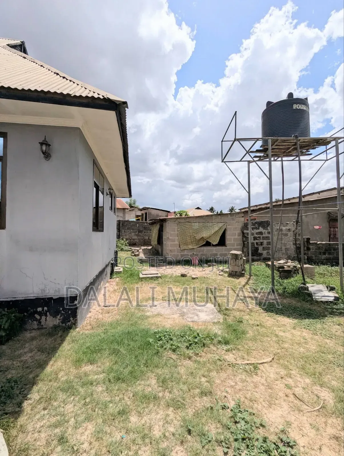 9bdrm House in Nzega Street, Ukonga for sale