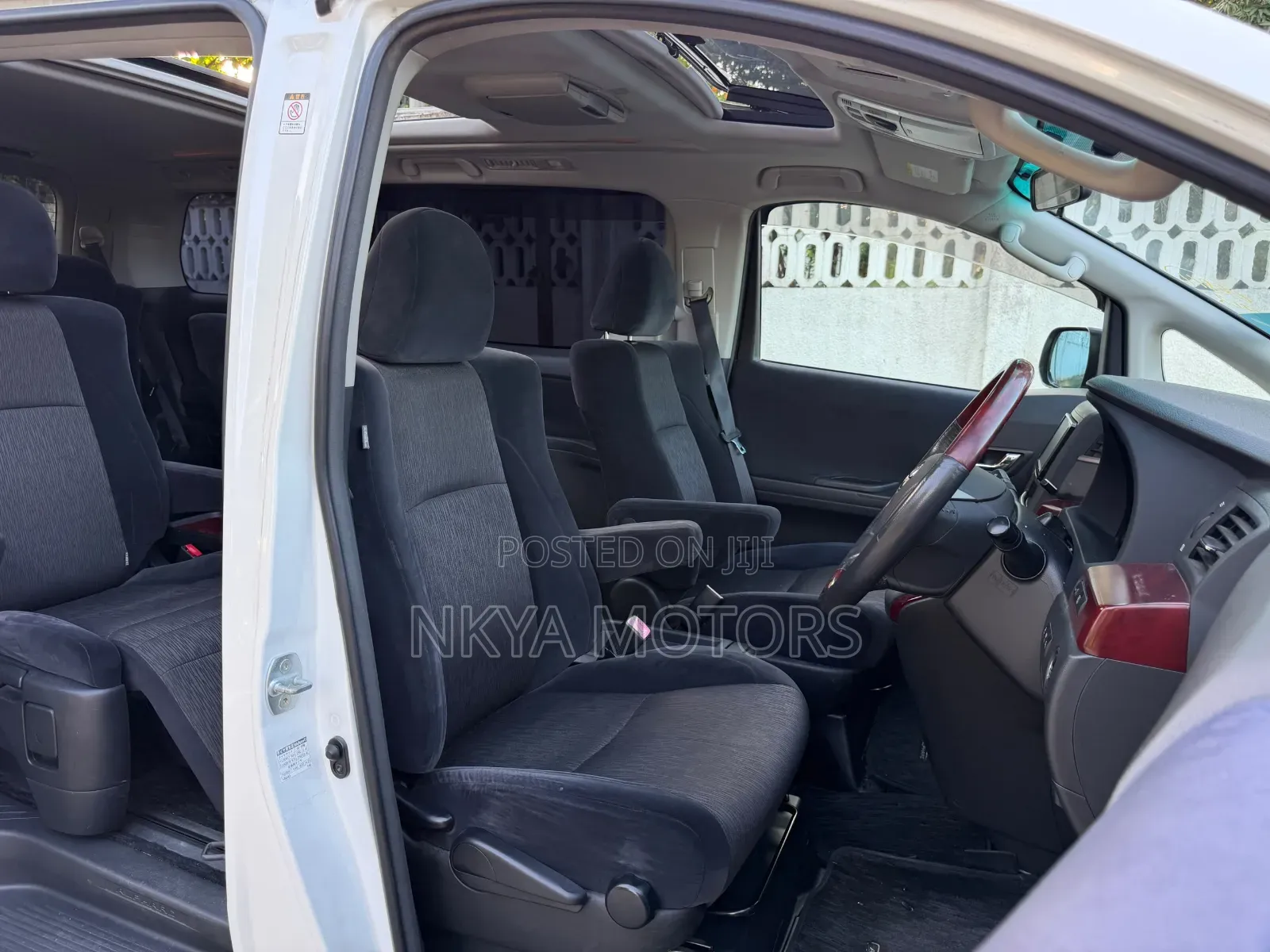 Toyota Alphard 2010 Off white