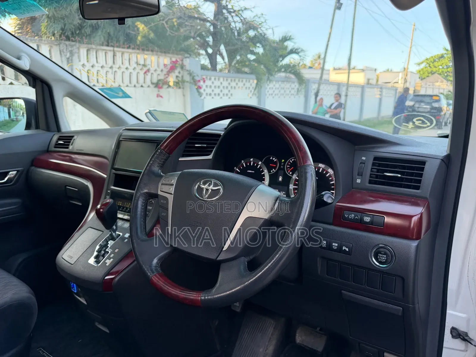 Toyota Alphard 2010 Off white
